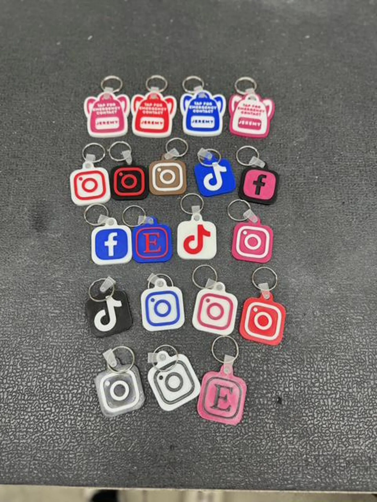 Custom 3D-Printed NFC Keychains – Tap-to-Share Socials, Websites & Links